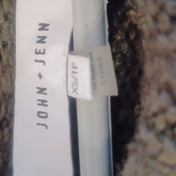 John +Jenn cropped sweater - Picture 4 of 4